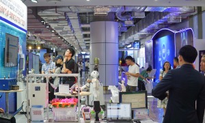 &#039;Việt Nam cần hợp tác quốc tế để phát triển AI, bán dẫn&#039;